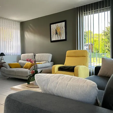 Charmante Maison A Avec Terrasse Et Parking - Fr-1-498-113 *