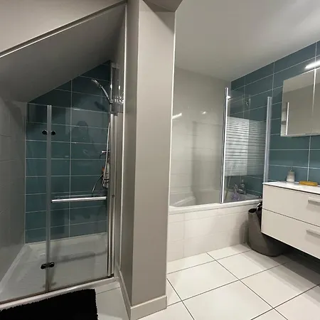 Charmante Maison A Avec Terrasse Et Parking - Fr-1-498-113 *